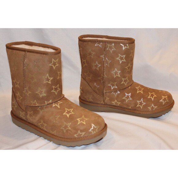 NIB UGG YOUTH 5 6 WOMEN'S 7 8 CLASSIC SHORT II‎ IRIDESCENT STARS BOOTS CHESTNUT - Picture 1 of 8
